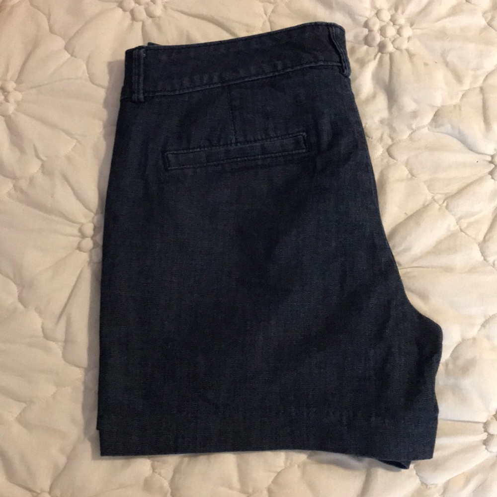 Banana Republic denim shorts. - Picture 3 of 4